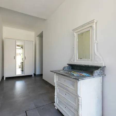 Oliver Art Apartment
